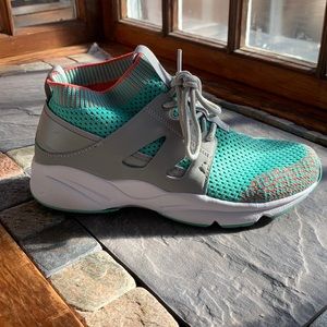 Propet Stability #WAA042M Women's Athletic Shoes Size 7.5 Wide, Mint green/Gray